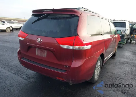 2011 Toyota Sienna Xle V6 z USA, uszkodzony, nr VIN 5TDYK3DC0BS124904